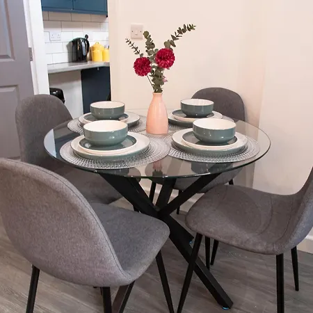 Contemporary Flat Near Headingley Stadium Apartment