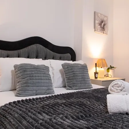 Contemporary Flat Near Headingley Stadium Apartment